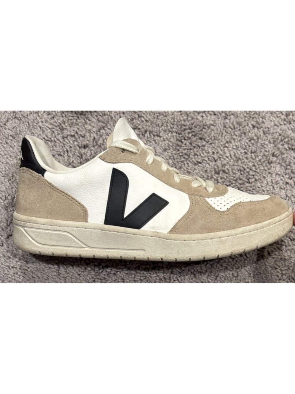 Size 11 Women's / 42 EUR Veja V-10 Chromefree Leather Sneakers White